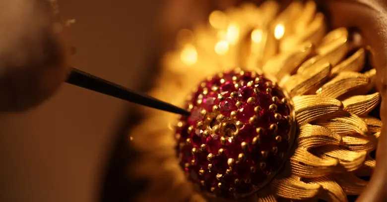 คุณชนัตถ์ สรไกรกิติกูล ประธานกรรมการการเง...