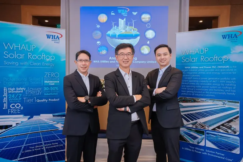 นายสมเกียรติ เมสันธสุวรรณ (กลาง) ประธานเจ...