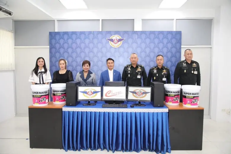 คุณสุขสันต์ ยศะสินธุ์ (กลาง) ประธานเจ้าหน...