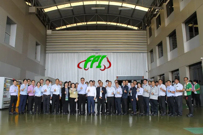 คุณสมพล ธนาดำรงศักดิ์ ประธานเจ้าหน้าที่บร...