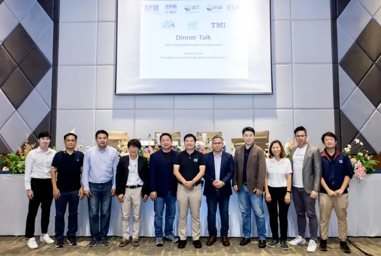 นายธีระชัย ประสิทธิ์รัตนพร (คนที่ 4 จากขว...