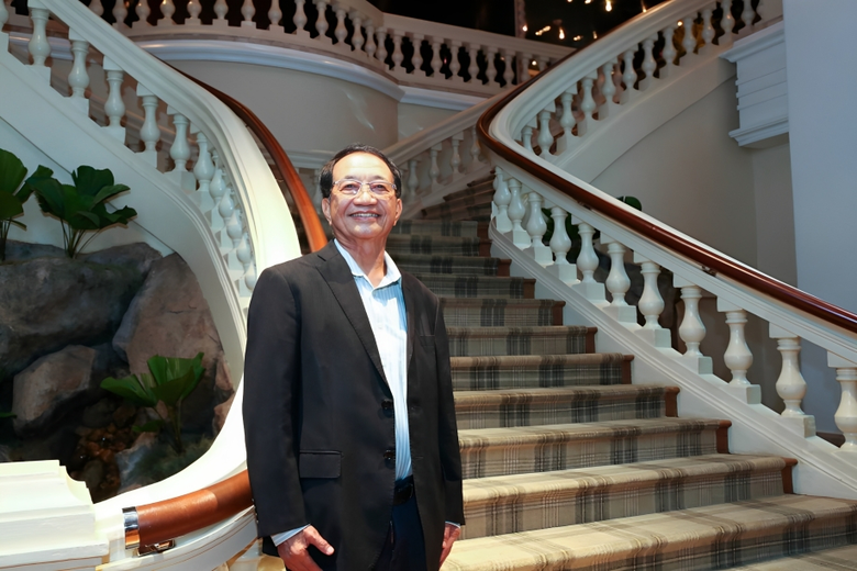 ดร.ภวัฒน์ วิทูรปกรณ์ ประธานเจ้าหน้าที่บริ...