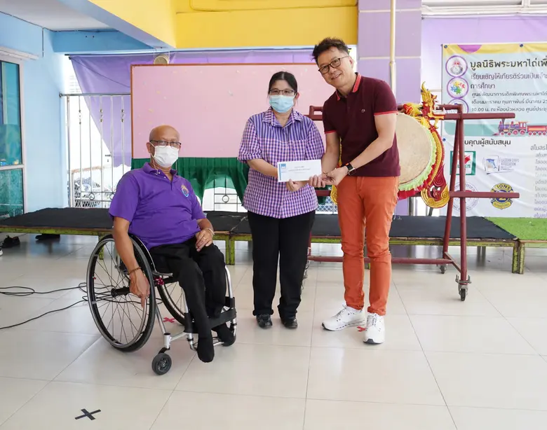 บริษัท สแตนดาร์ด แมนูแฟคเจอริ่ง จำกัด มอบผลิตภัณฑ์ทำความสะอาดคอมพิวเตอร์ อุปกรณ์ไอที ทีวี และเงินสด ให้กับศูนย์พัฒนาการเด็กพิเศษ มูลนิธิพระมหาไถ่เพื่อการพัฒนาคนพิการ จ.ชลบุรี