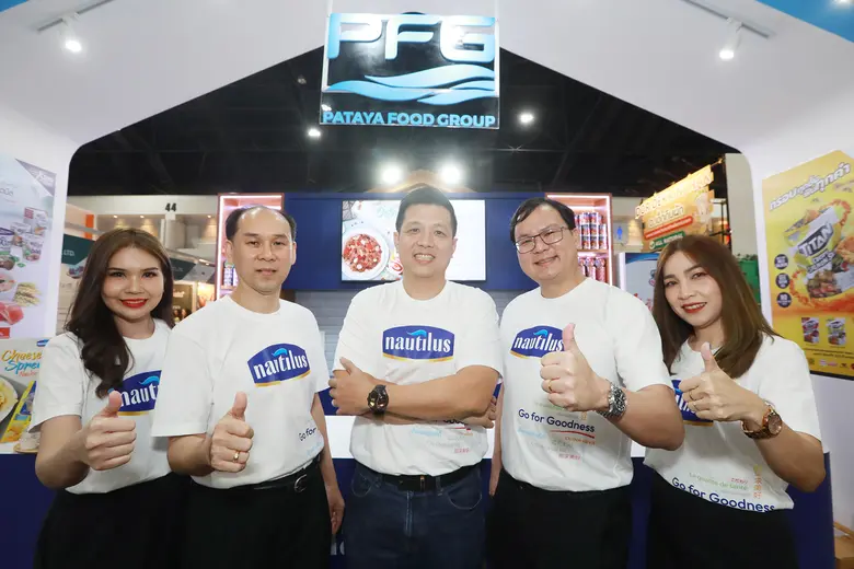 นายปริติ เกียรติศรีชาติ (ที่ 3 ซ้าย) กรรม...