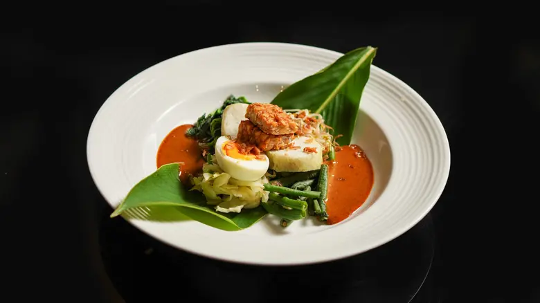 สัมผัสความรุ่มรวยแห่งรสชาติและสีสันของอาห...