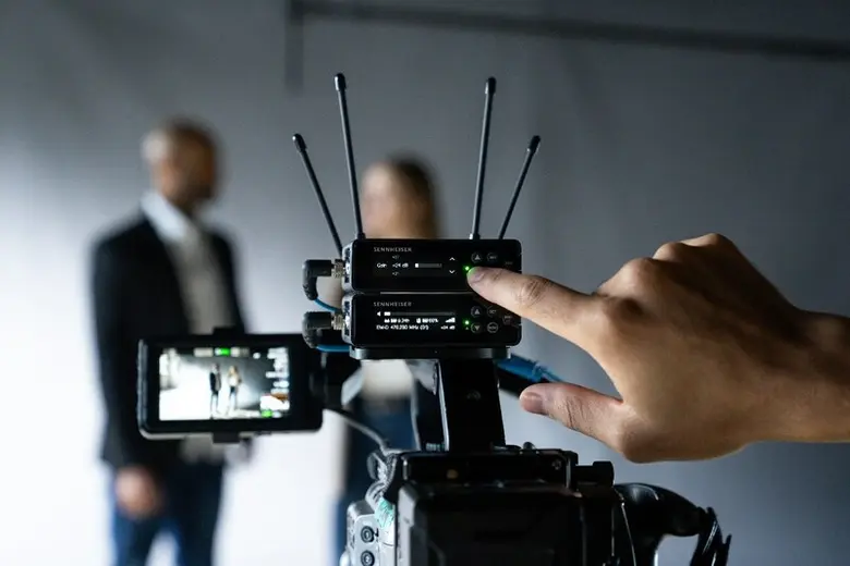 เซนไฮเซอร์ (Sennheiser) และนอยมันน์ (Neum...