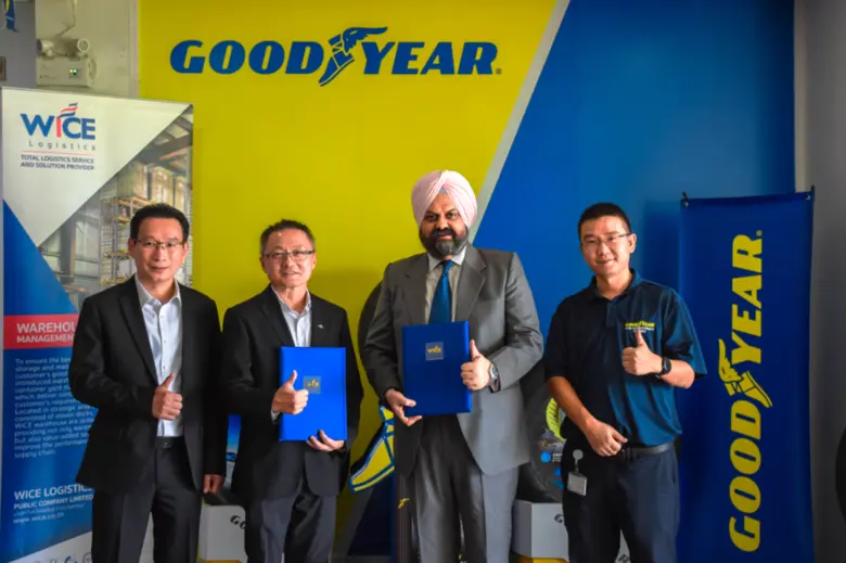 นายชูเดช คงสุนทร (ที่ 2 จากซ้าย) กรรมการผ...