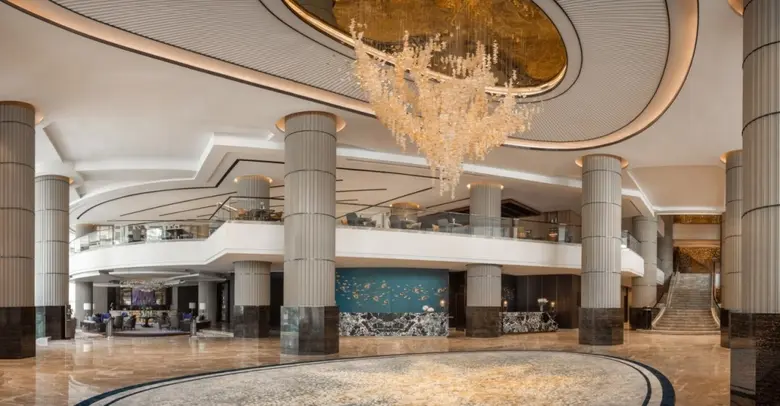 โรงแรมหรูระดับ 5 ดาวที่เป็นสัญลักษณ์ของกร...