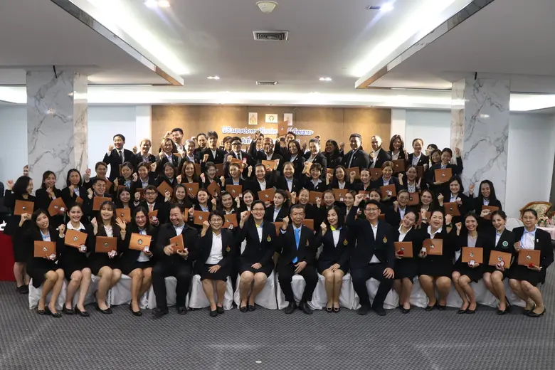 ผศ. ดร. ภญ. เบญจวรรณ พูนธนานิวัฒน์กุล ผู้อำนวยการ ว...