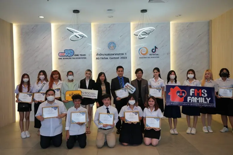 นักศึกษาคณะบริหารธุรกิจ คณะมนุษยศาสตร์ แล...