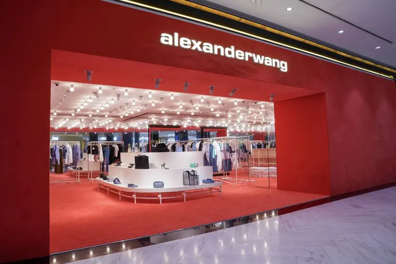 คิง เพาเวอร์ รางน้ำ ร่วมกับ alexanderwang...