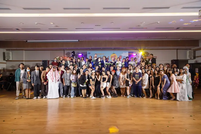 "Spring of Mahogany" วิทยาลัยดุสิตธานีจัดปาร์ตี้ฉลองวันช่อมะฮอกกานีแบ่งบาน