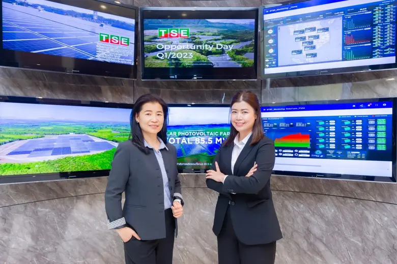 คุณอังคณีย์ ฤกษ์ศิริสุข (ซ้าย) ประธานเจ้า...