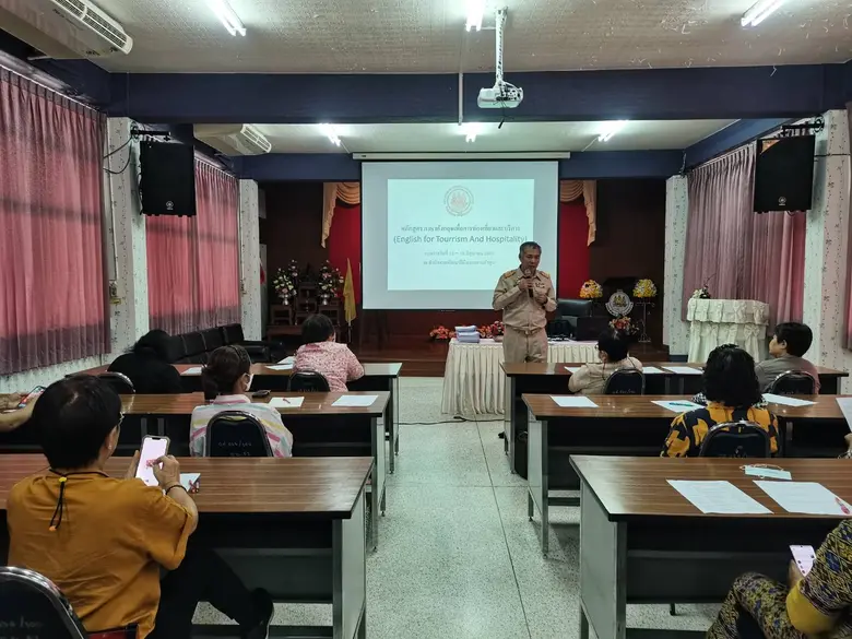 สำนักงานพัฒนาฝีมือแรงงานลำพูน เปิดฝึกโครงการพัฒนาศักยภาพของบุคลากรและผู้ประกอบการในอุตสาหกรรมท่องเที่ยว หลักสูตร ภาษาอังกฤษเพื่อการท่องเที่ยวและบริการ (30 ชั่วโมง) ระหว่างวันที่ 12 - 16 มิถุนายน 2566