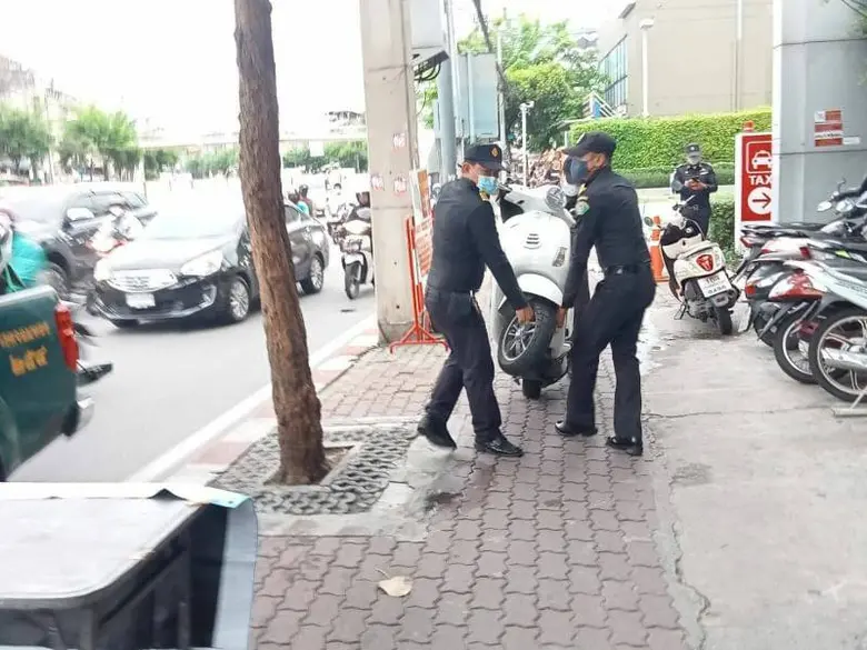 นายณัฐพงษ์ มีโภคกิจ ผู้อำนวยการเขตจอมทอง กทม.กล่าวก...