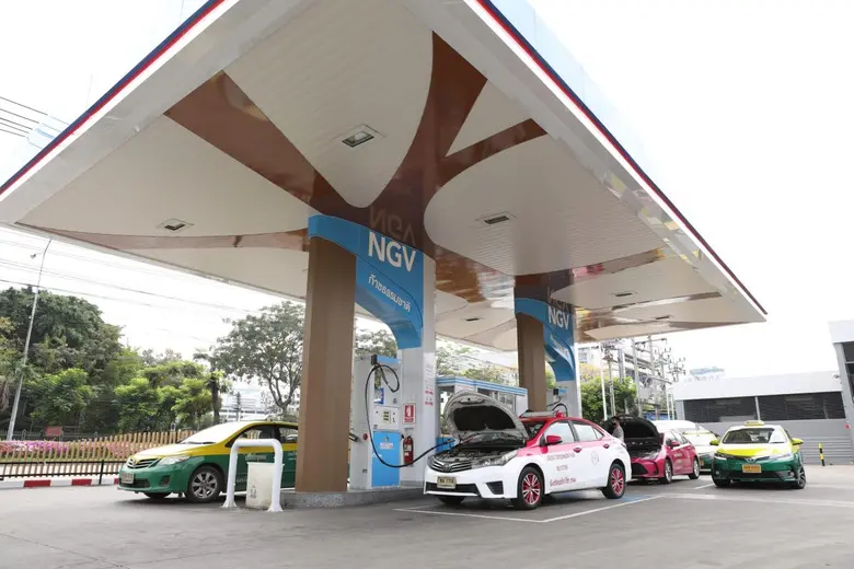 ม.ล. ปีกทอง ทองใหญ่ รองกรรมการผู้จัดการให...