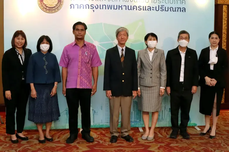 ดร.สมชัย จิตสุชน ผู้อำนวยการวิจัยด้านการพ...