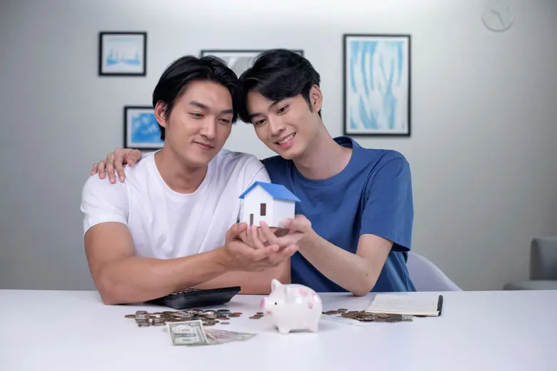 ร่าง พ.ร.บ. สมรสเท่าเทียม ความหวังปลดล็อกความเสมอภาคในการเป็นเจ้าของที่อยู่อาศัยของคู่รัก LGBTQIAN+