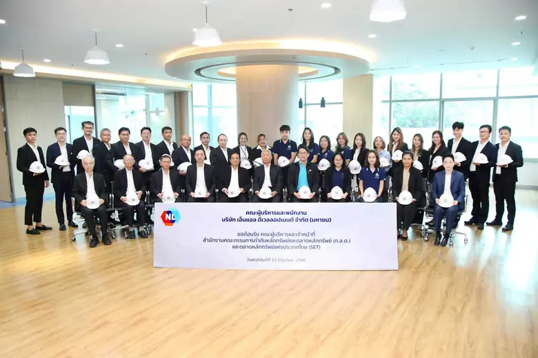 นายมารุต สิมะเสถียร (แถวนั่งที่ 6 จากซ้าย...