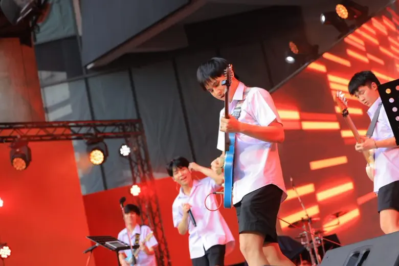 FWD ประกันชีวิต เปิดพื้นที่แห่งโอกาส ดันกลุ่ม Young Gen คนรักดนตรี ปล่อยพลังโชว์ความสามารถบนเวที FWD Music Live Fest ใจกลางสยามสแควร์