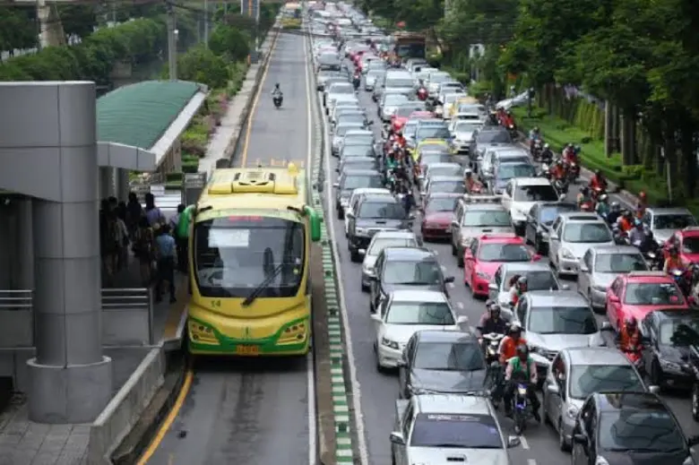 นายไทภัทร ธนสมบัติกุล ผู้อำนวยการสำนักการ...