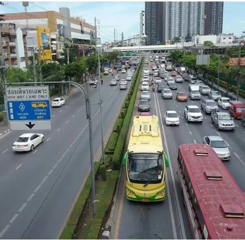 กทม.เตรียมปรับปรุงคุณภาพรถ BRT ใช้รถ EV เพิ่มจุดจอดรถ ประสานตำรวจจราจรห้ามรถส่วนบุคคลวิ่งช่องเดินรถ BRT