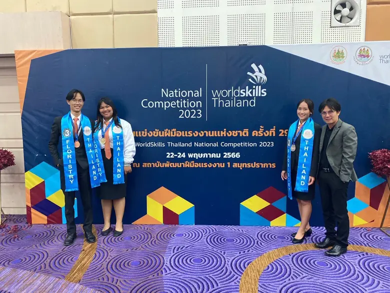 "วิทยาลัยดุสิตธานี นำทัพกวาด 3 รางวัล" เหรียญทองสาขาจัดดอกไม้ ฝีมือแรงงานแห่งชาติ