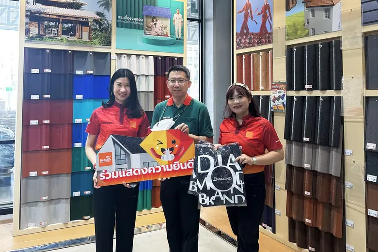 ดร.พิชญานันท์ ล้อวรลักษณ์ (ซ้าย) ผู้ช่วยป...