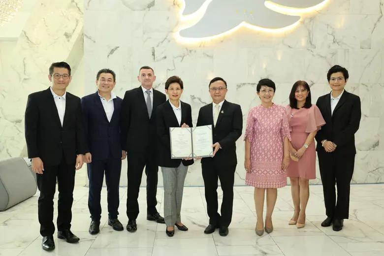 นางวรรณิภา ภักดีบุตร ประธานเจ้าหน้าที่บริ...