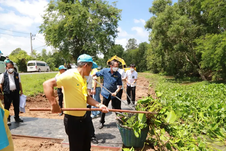 กรมโยธาฯ Kick off ลุยโครงการขุดลอกคลองระบายน้ำ พัฒนาต่อยอดตามแผนการจัดทำผังภูมิสังคมฯ (Geo - social Map) จังหวัดสุรินทร์ แก้ไขปัญหาน้ำท่วม น้ำแล้ง ในพื้นที่โดยภาคีเครือข่าย