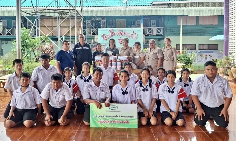 นายวิศรุธ เพ็งสุวรรณ์ (แถวยืน คนที่ 2 จาก...