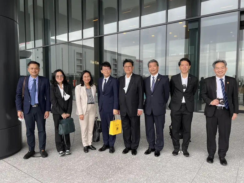 ศ.(พิเศษ) ดร.เอนก เหล่าธรรมทัศน์ รัฐมนตรี...