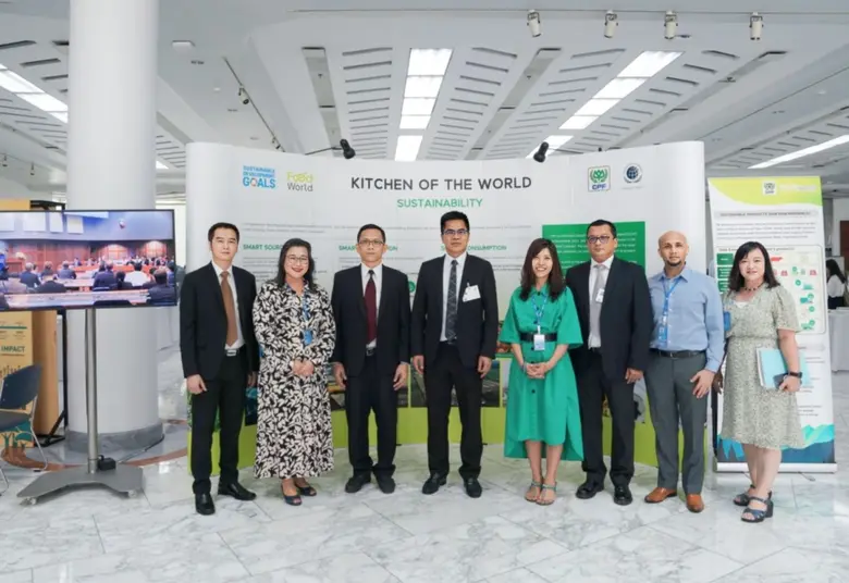 ศูนย์อาหาร Food World ในกลุ่ม บริษัท เจริ...