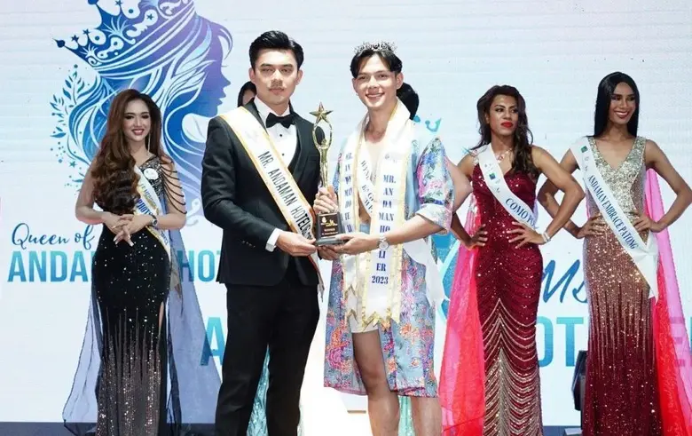 นายขวัญชัย สินอนันต์ (คนขวา) ตัวแทนจากโรง...