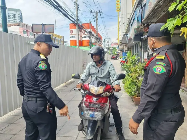 กทม.เข้มจับปรับผู้ฝ่าฝืนขับขี่รถจักรยานยนต์บนทางเท้า จับมือเอกชนกำหนดมาตรการลงโทษ Rider ที่ฝ่าฝืน