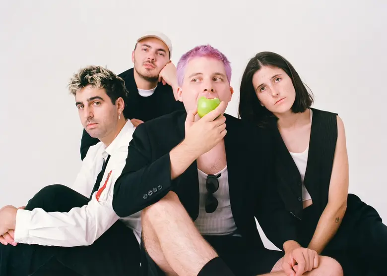 หลังจากที่วงอัลเทอร์เนทีฟ-ป็อปดาวรุ่งแห่ง...