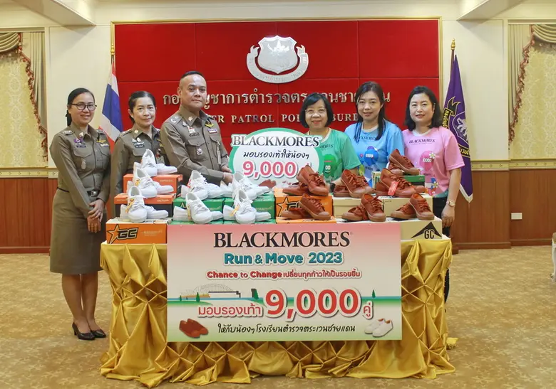 คุณผุสดี สุจิตจร (ที่ 3 จากขวา) ผู้จัดการ...