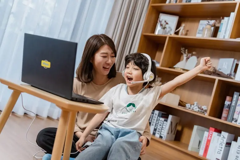 51Talk (ไฟฟ์วันทอล์ก) ผู้เชี่ยวชาญด้านแพล...