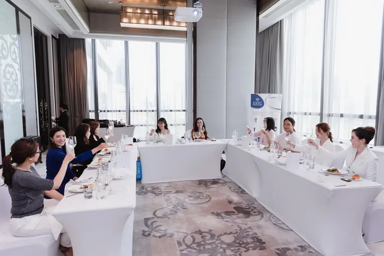สถาบัน ESTC จัดอบรมหลักสูตร "Personal Image Design and Luxury Dining Etiquette"