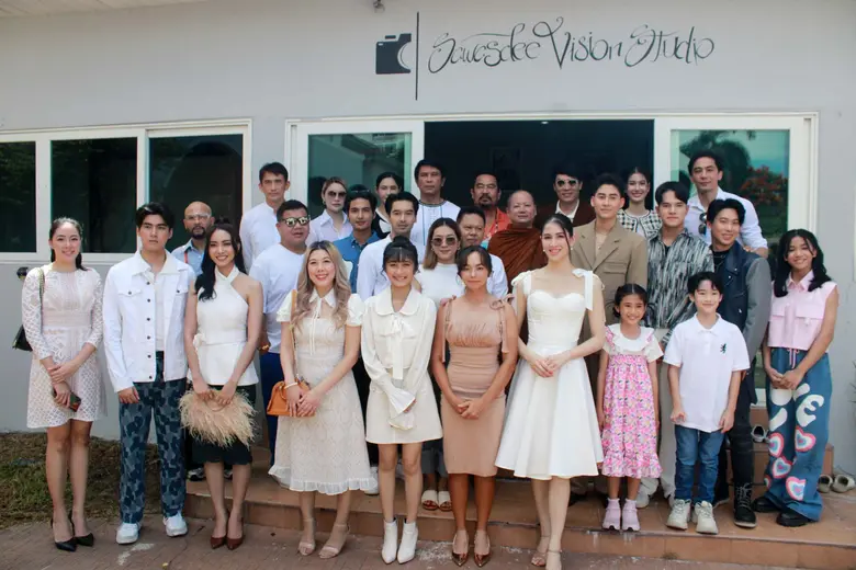 "สโนวี่-สพัฌ" ถือฤกษ์ดีทำบุญบริษัทใหม่ สวัสดี วิชชั่น จำกัด เปิดติวเข้มการแสดงแบบครบวงจร คนบันเทิงร่วมยินดีคับคั่ง