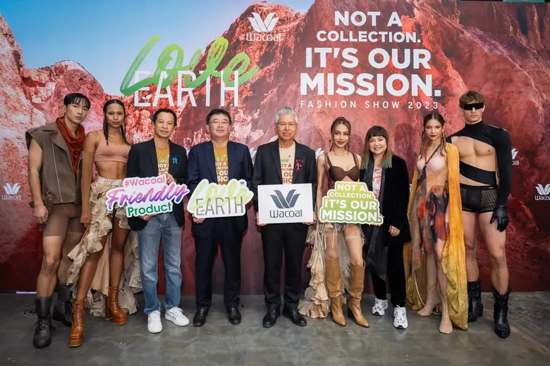 นายบุญดี อำนวยสกุล (กลาง) ประธานกรรมการบร...