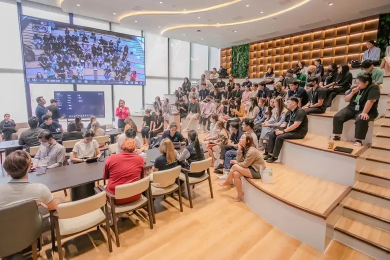 คุณลภัสรดา เลิศภานุโรจ รองประธานเจ้าหน้าท...