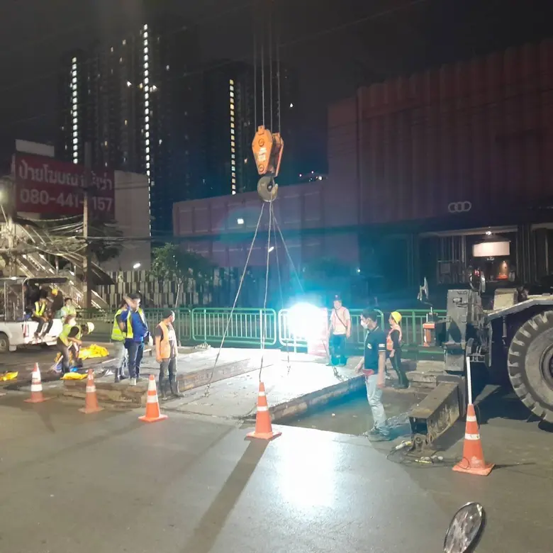 กทม.ประสาน กฟน.แก้ไขแผ่นเหล็กปิดบ่อพักโครงการนำสายไฟลงดินที่ถนนเพชรบุรีตัดใหม่