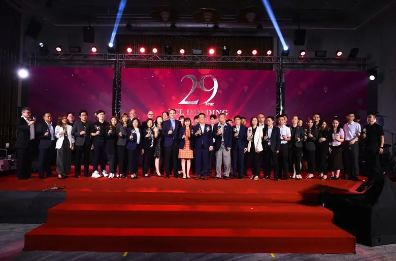 คุณพิสิษฐ์ วรรณวิทยาภา (ที่ 13 จากขวา) ปร...