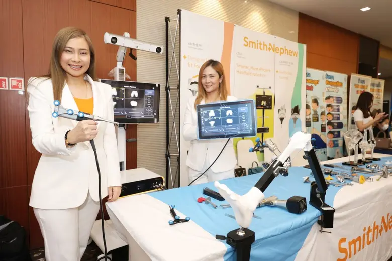 "4 ปี ศูนย์รักษ์ข้อ โรงพยาบาลพระรามเก้า" ขยายสู่ผู้นำความสำเร็จด้านการรักษา ชูเทคโนโลยี "หุ่นยนต์ช่วยผ่าตัด" แม่นยำ ตรงจุด ฟื้นตัวเร็ว