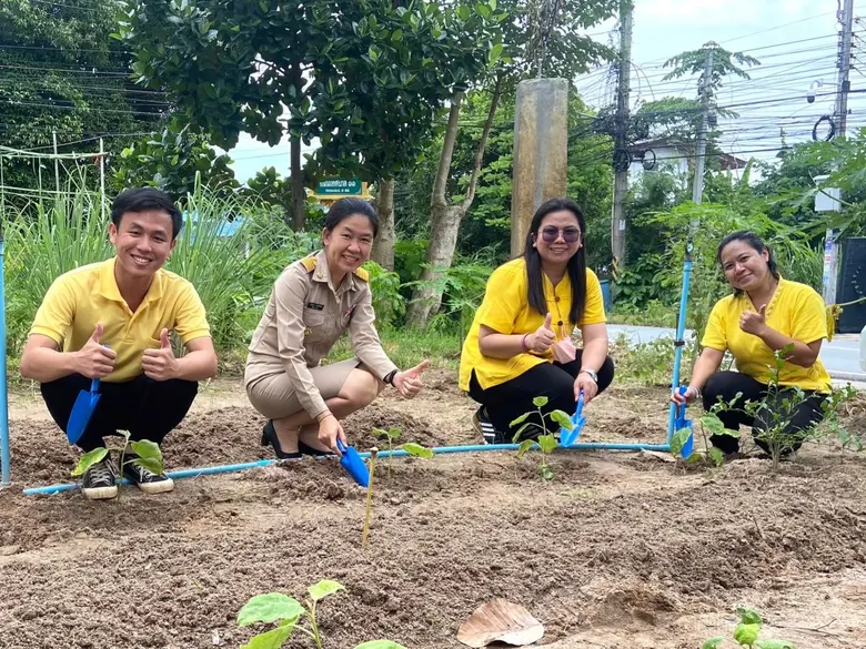 พช.ปลวกแดง น้อมนำแนวพระราชดำริ "ปลูกผักสวนครัวสร้างความมั่นคงทางอาหาร"