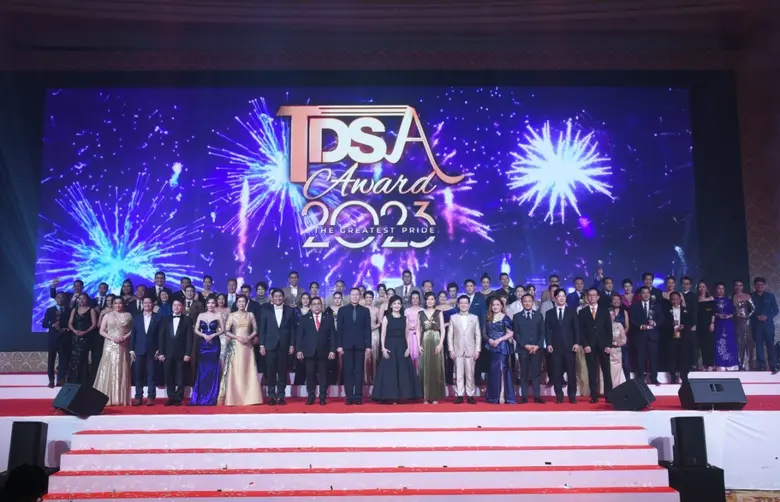 กิฟฟารีนเชิดชูเกียรตินักขายตรงดีเด่น ในงาน "TDSA AWARD 2023"