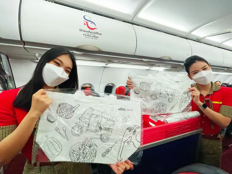 เอ็ม บี เค เซ็นเตอร์ ร่วมกับ ไทยเวียตเจ็ท จัดกิจกรรม Fancy Friday เซอร์ไพรส์เที่ยวบินจากเวียดนาม