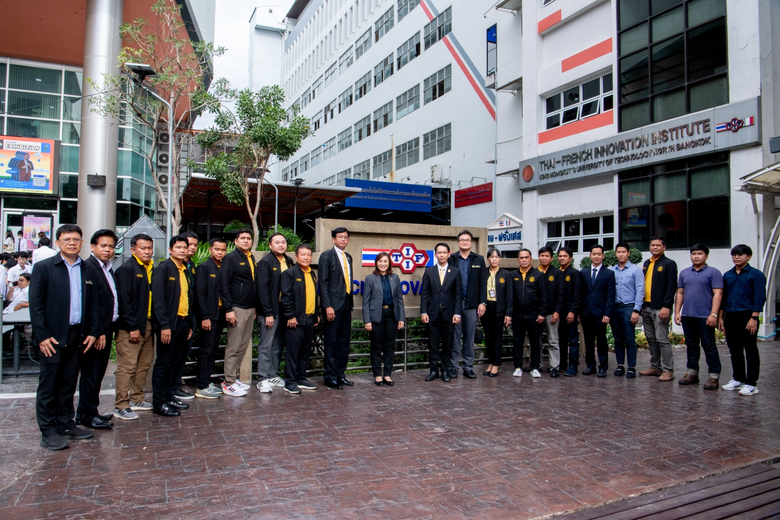 ผศ.ดร.พีรพงษ์ พรวงศ์ทอง ผู้ช่วยอธิการบดี ...