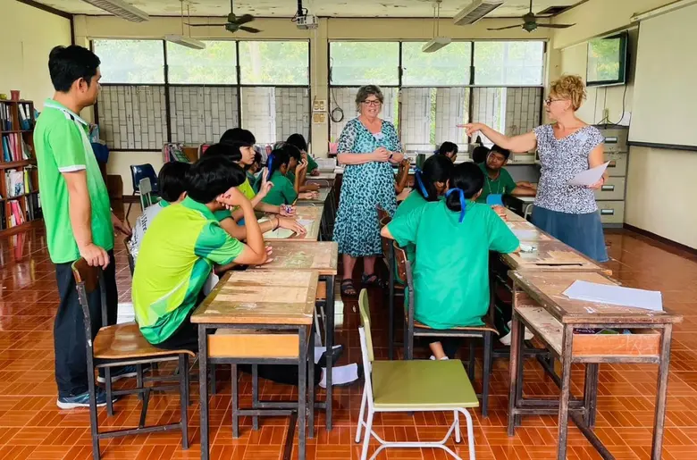 สมาคมสตรีอเมริกันแห่งประเทศไทยจัดกิจกรรมซีเอสอาร์เพิ่มทักษะภาษาอังกฤษให้นักเรียน